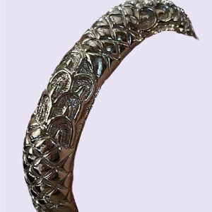Vintage Sarah Coventry Silver tone Hinged Bangle Bracelet